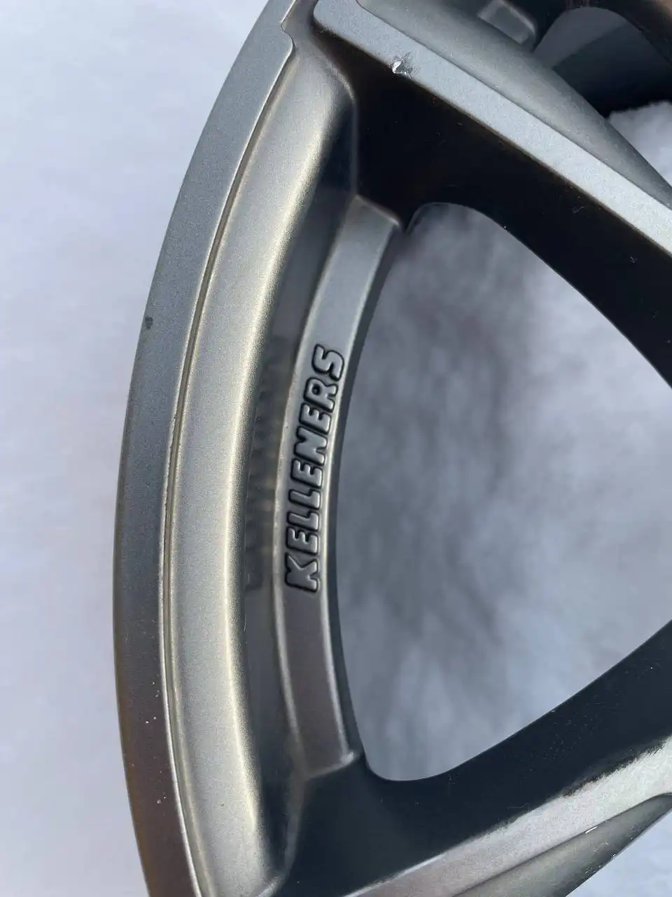 Продажа литых дисков 17" 5×100 графитового цвета