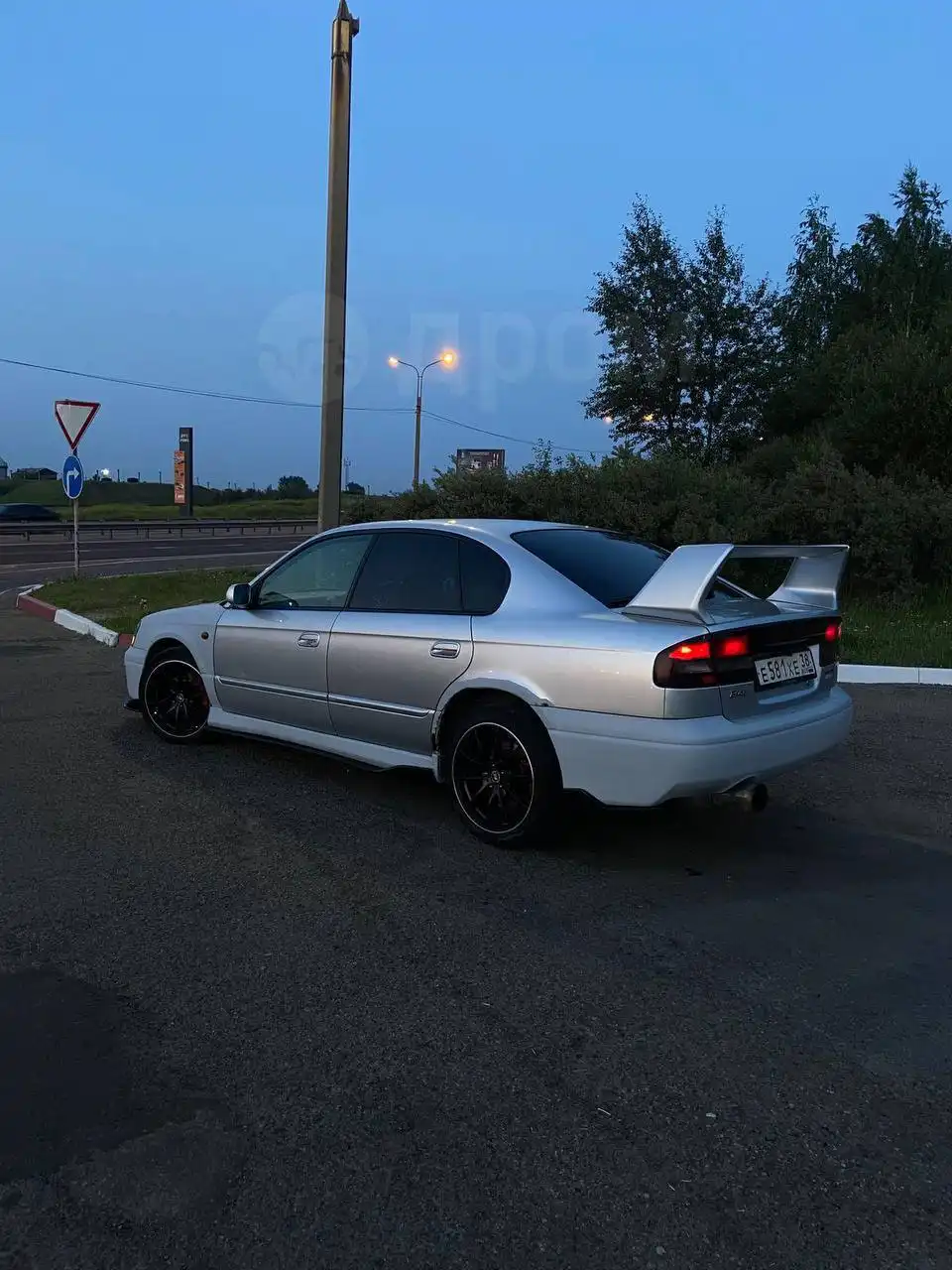 Продам оригинальный спойлер STI с Subaru B4