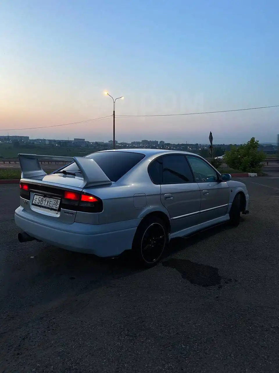 Продам оригинальный спойлер STI с Subaru B4