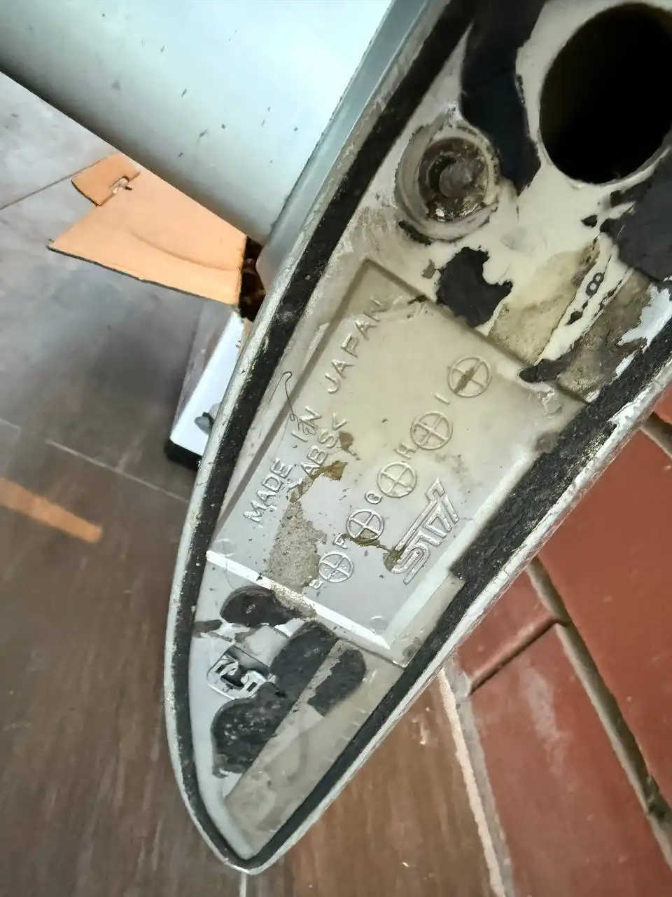 Продам оригинальный спойлер STI с Subaru B4