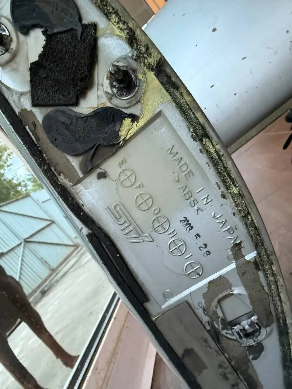 Продам оригинальный спойлер STI с Subaru B4