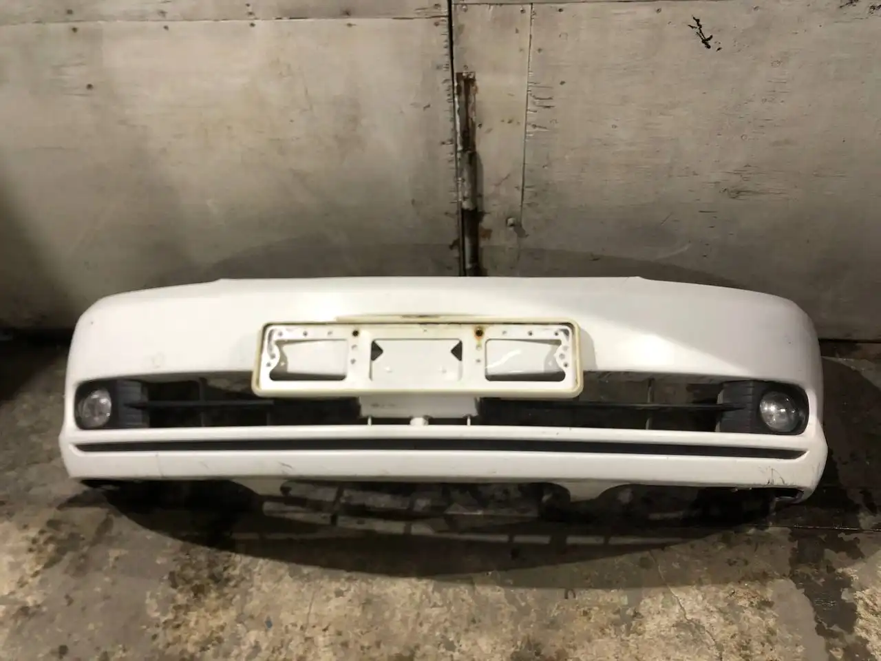 Продам бампер Аллион 240