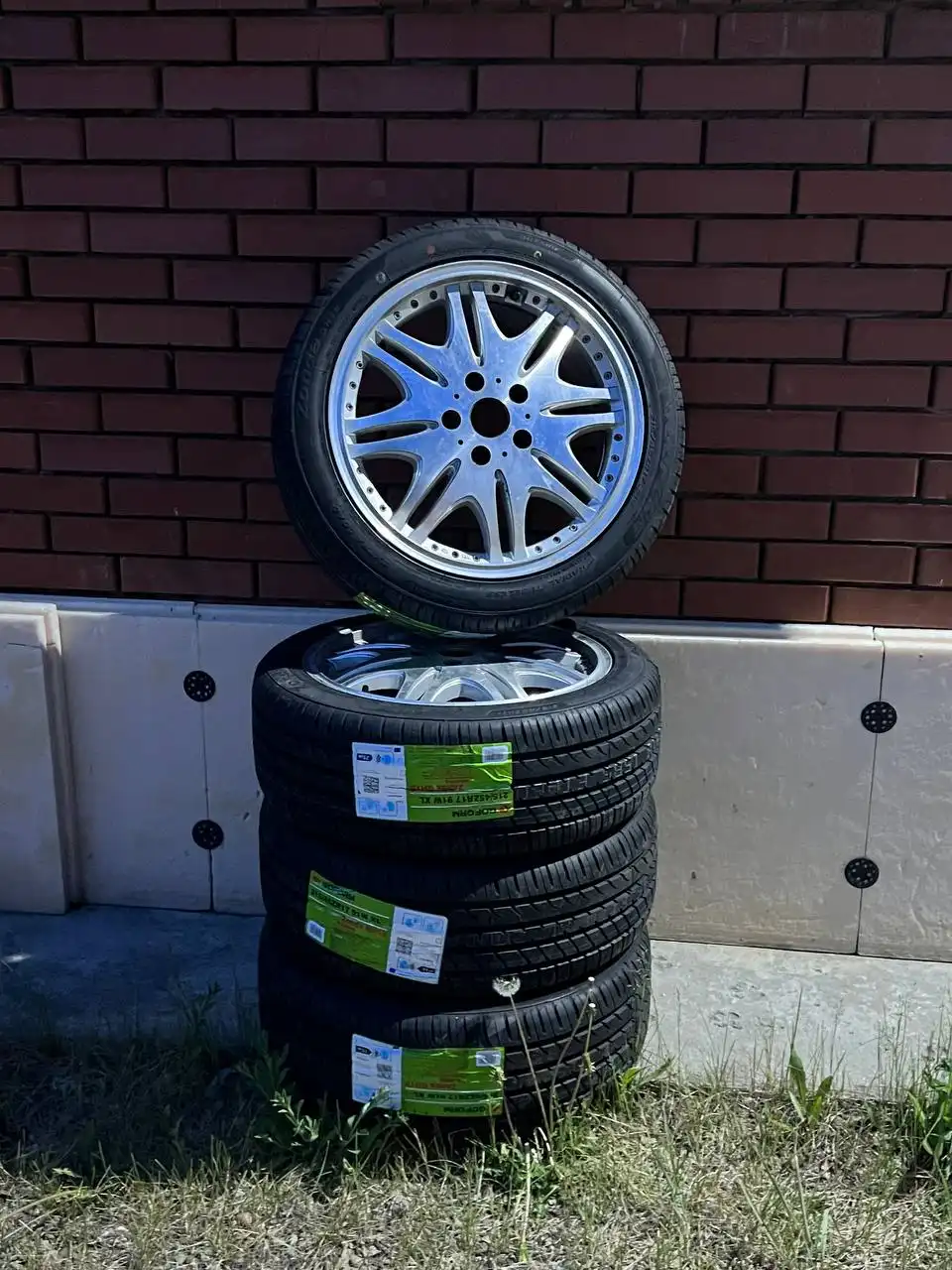 Продам колеса 215/45R17