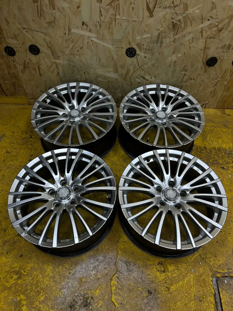 Продам комплект литья R17