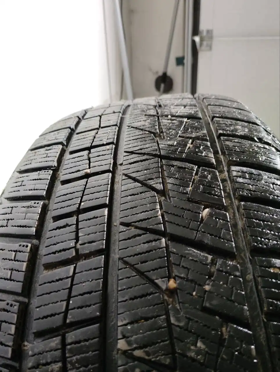 Продам зимнюю резину 235/55 R19