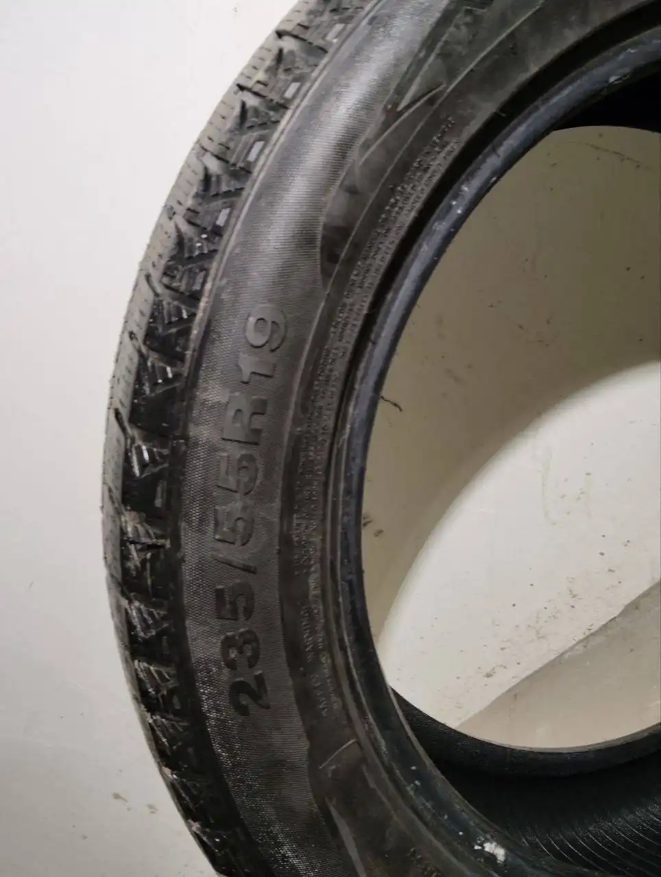 Продам зимнюю резину 235/55 R19