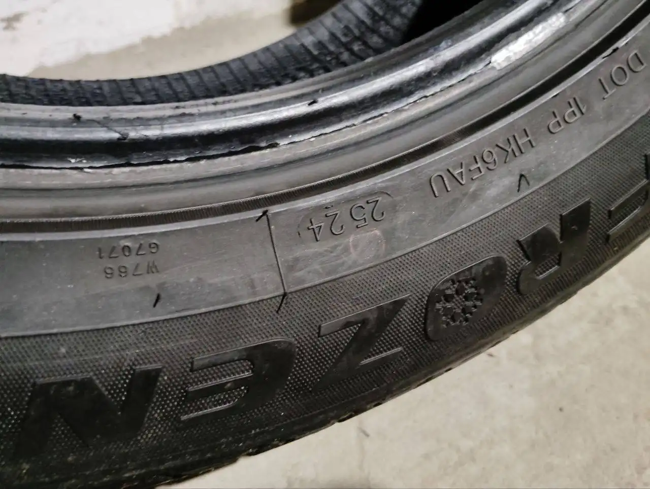 Продам зимнюю резину 235/55 R19