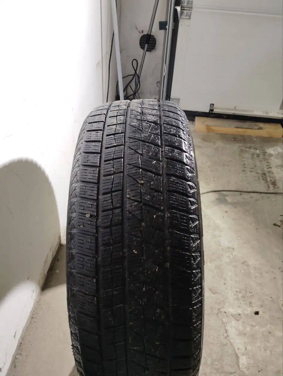 Продам зимнюю резину 235/55 R19