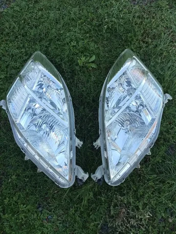 Продам фары Toyota Isis - Запчасти в Иркутск