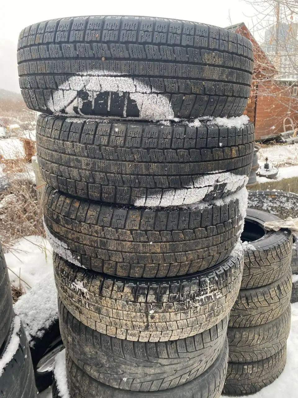 Продажа двух комплектов зимней резины 195/65R15 - Шины и диски (Авто) в Иркутск