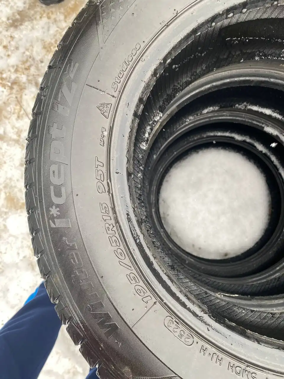 Продажа двух комплектов зимней резины 195/65R15 - Шины и диски (Авто) в Иркутск