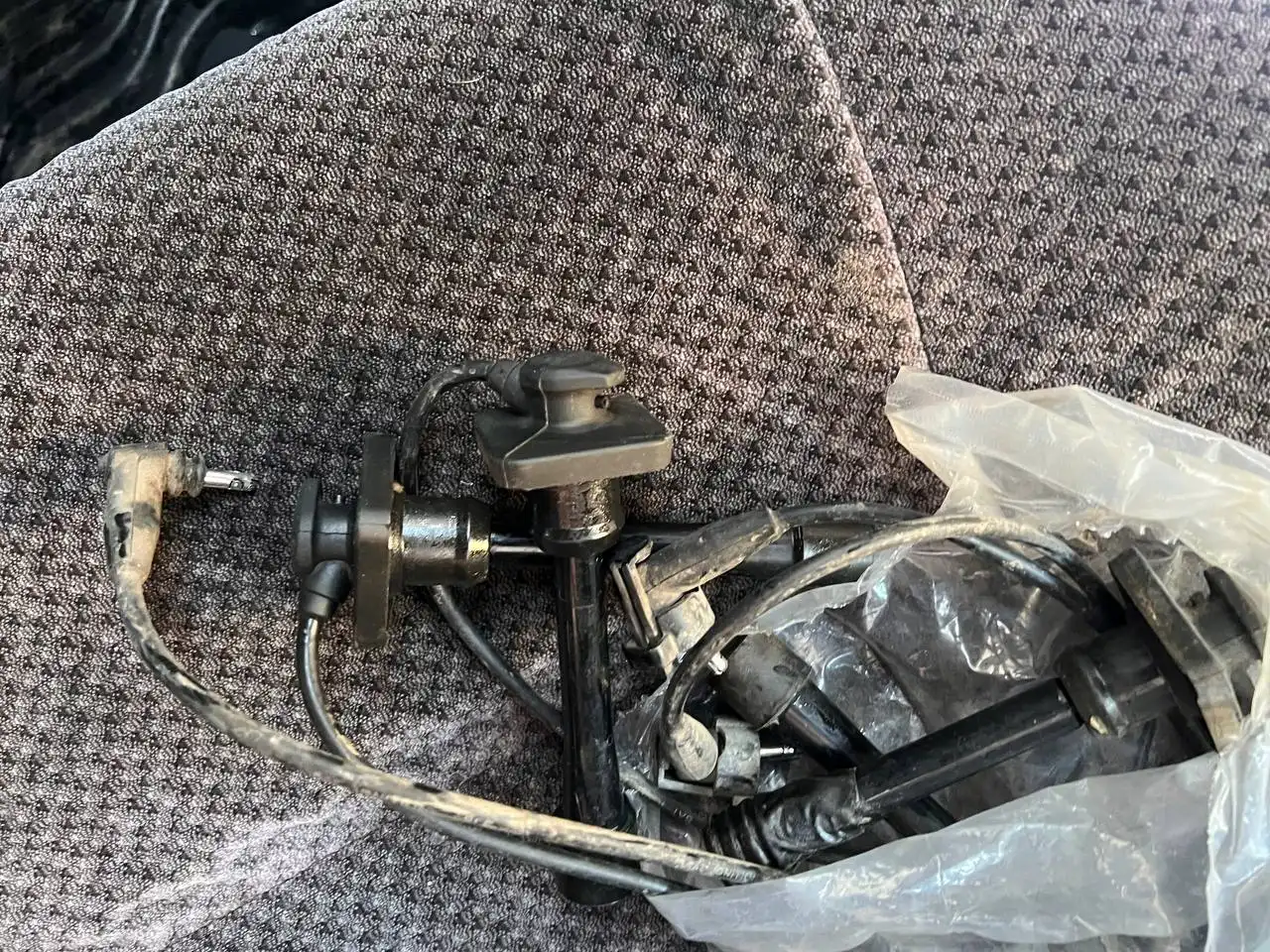 Комплект зимней резины R14 175/65 на докат и броники для iPhone 4а/5а - Шины и диски (Авто) в Иркутск