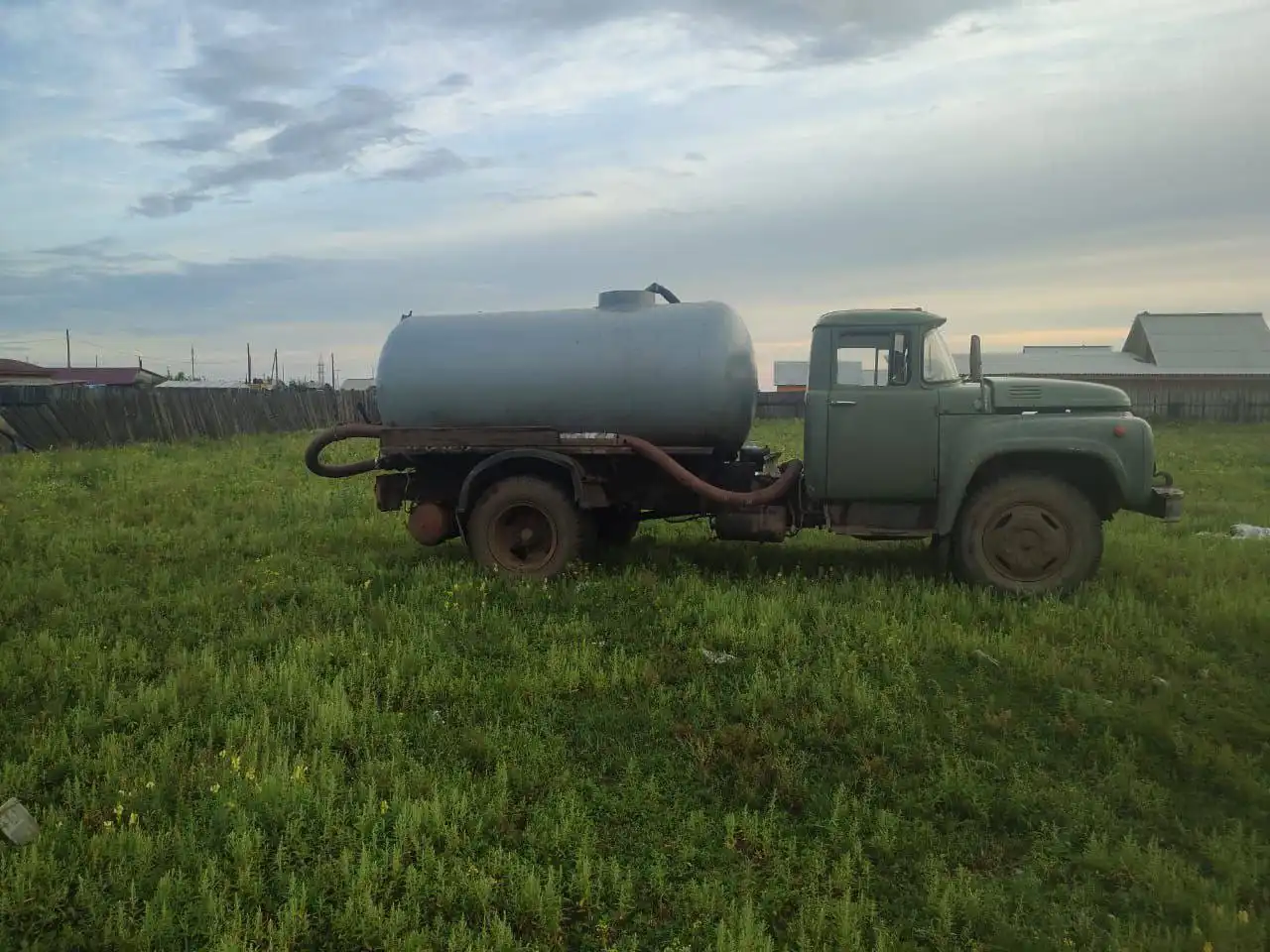 Продажа ассенизатора ЗИЛ с бочкой 5.2 куба - Спецтехника (Авто) в Усть-Ордынский