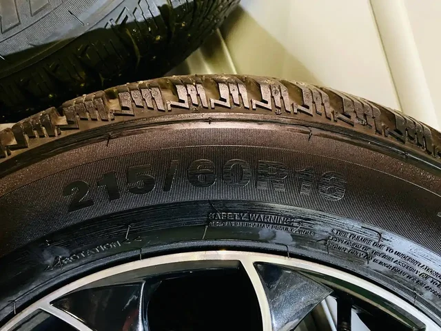 Продам резину Triangle 215/60R16 с шипами - Котлы в Иркутск