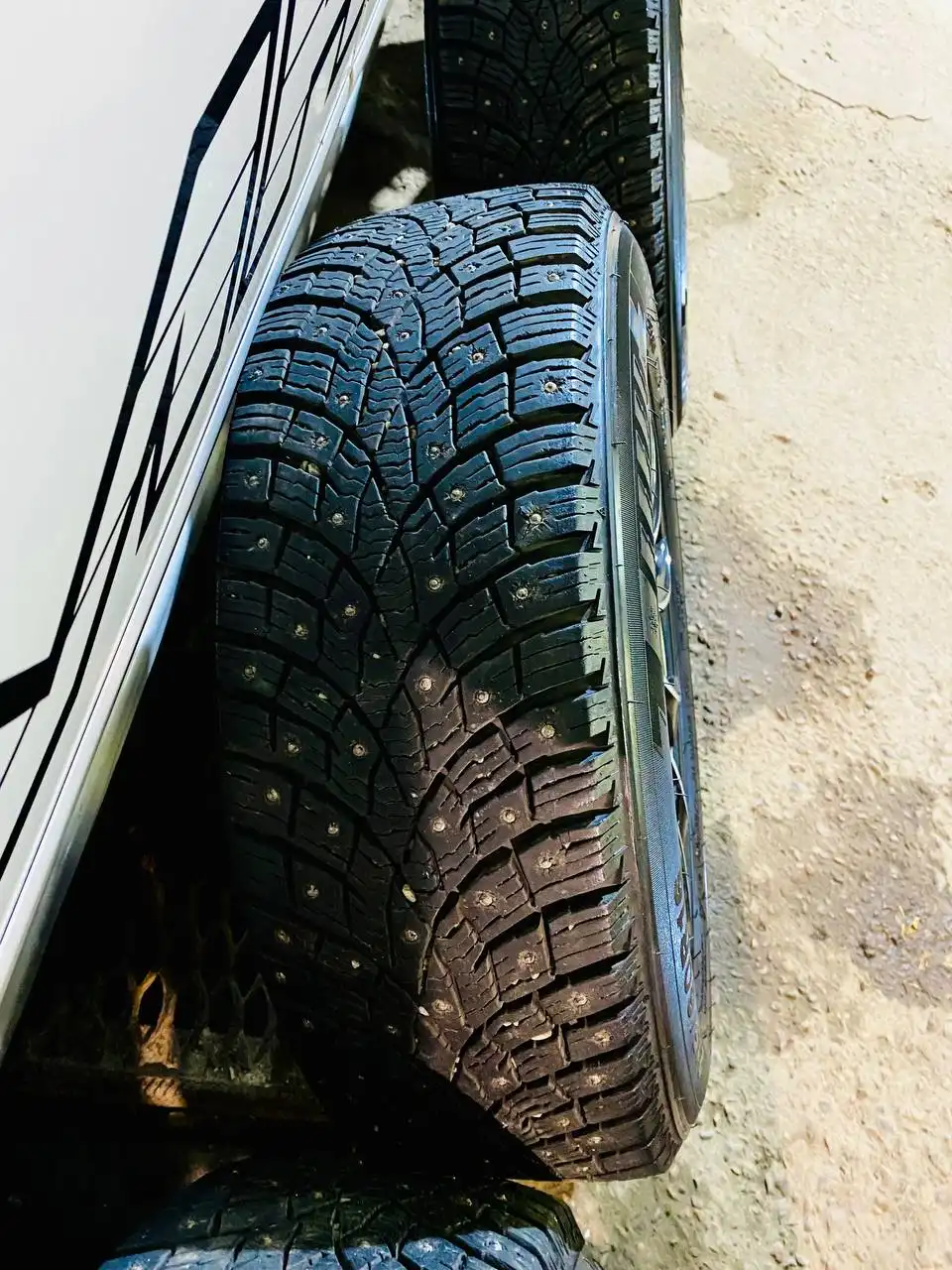 Продам резину Triangle 215/60R16 с шипами - Шины и диски (Запчасти) в Иркутск