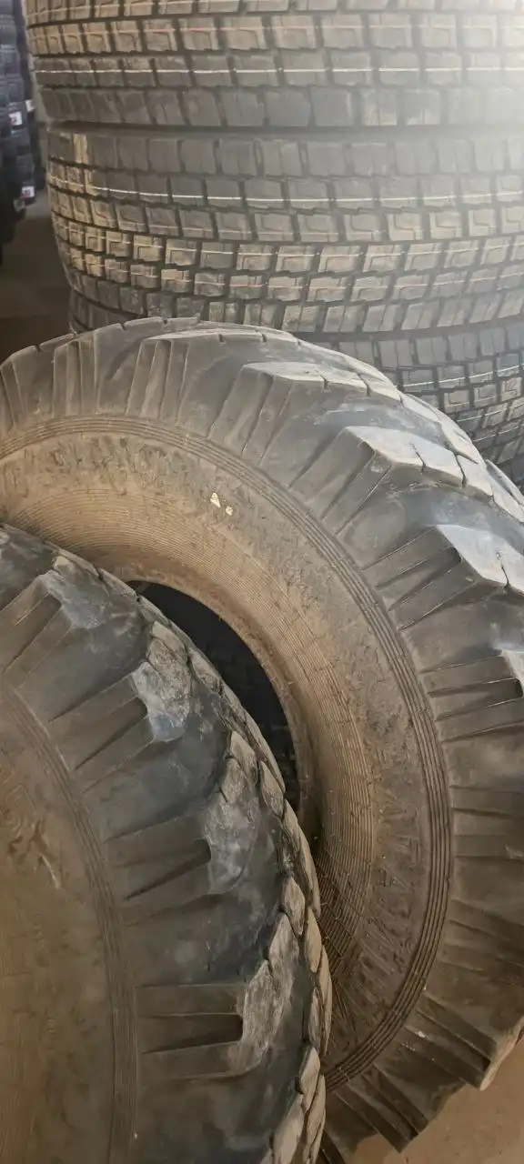 Два боллона бескамерные целые - Шины и диски (Запчасти) в Иркутск