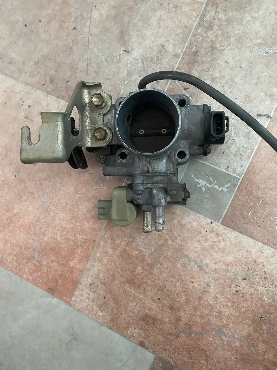 Дроссель в сборе от 7A-FE - Двигатель (Запчасти) в Иркутск