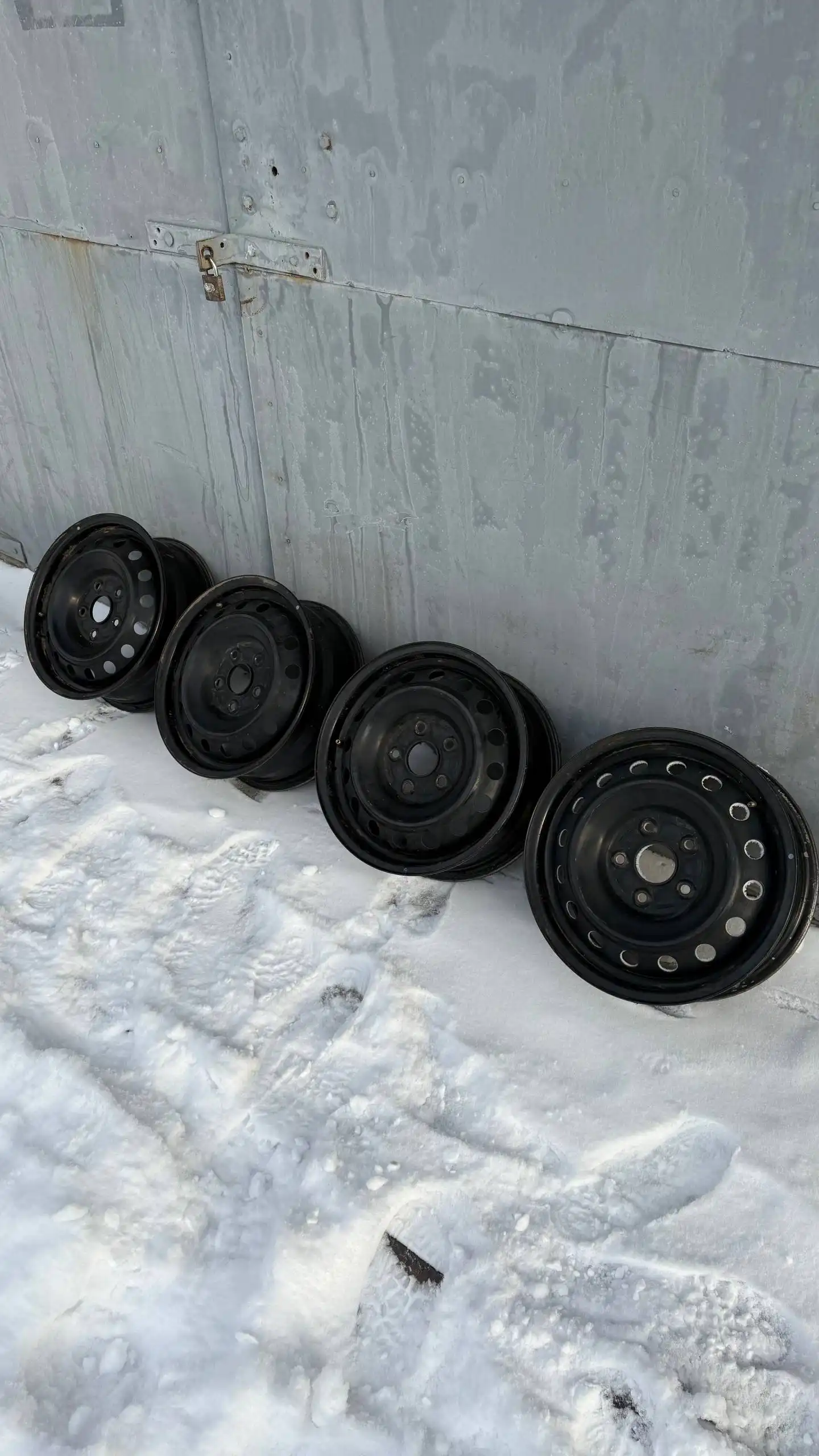 Продам комплект штамповок 5х114.3 15 диаметр - Диски (Запчасти) в Иркутск