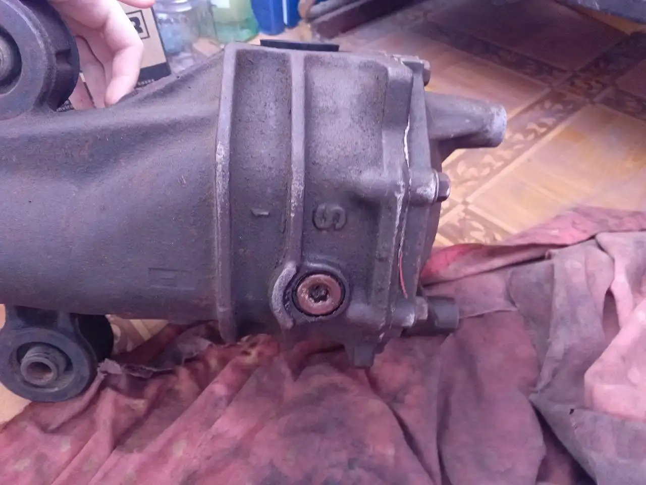 Продам аккумулятор и редуктор для авто - Автозапчасти (Запчасти) в Иркутск