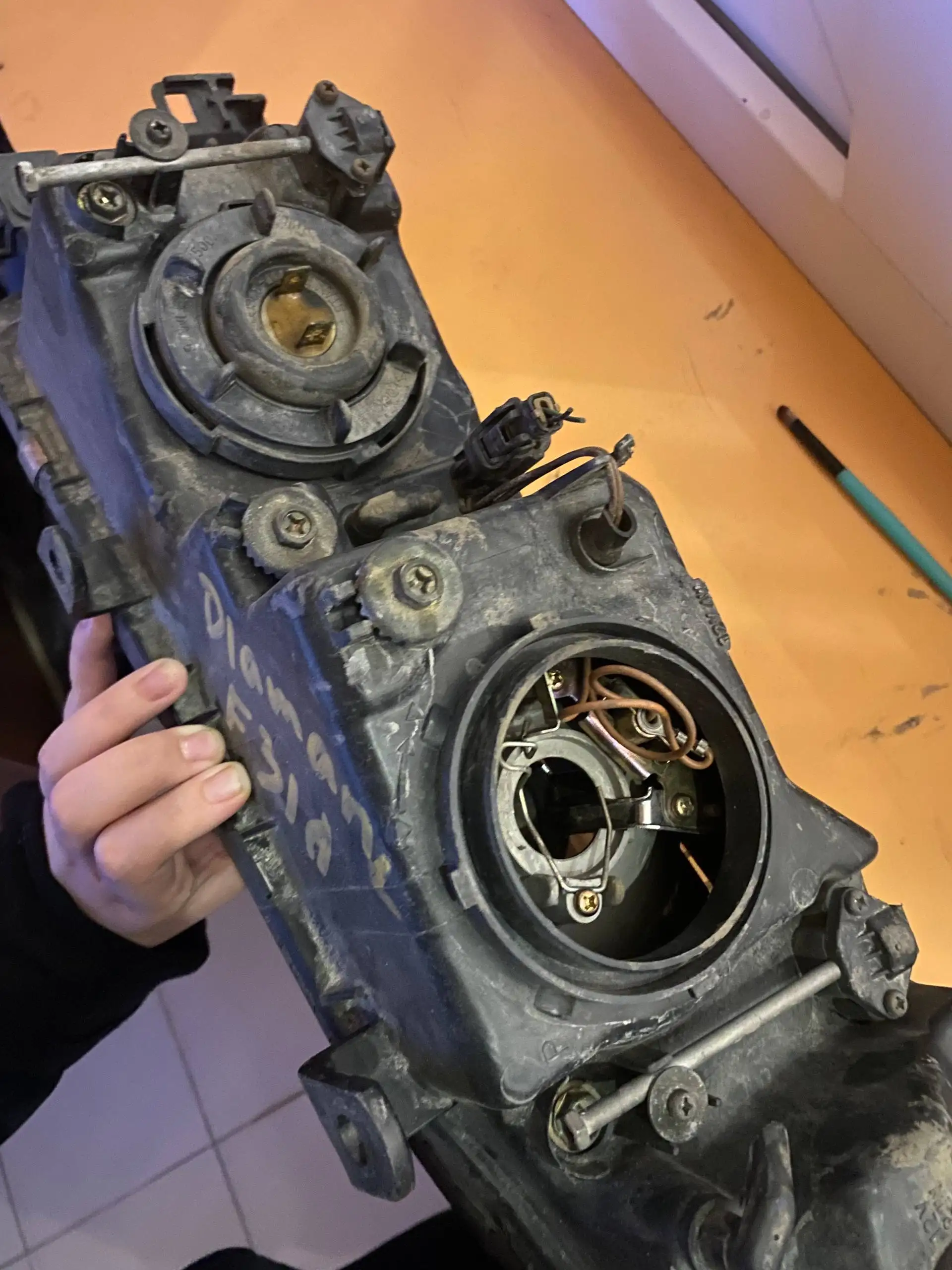 Фары Mitsubishi Diamante F31A левая и правая - Осветительные приборы (Запчасти) в Иркутск