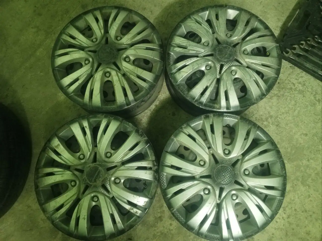 Продажа штампов Toyota и саба с усилителем - Автозапчасти (Запчасти) в Иркутск