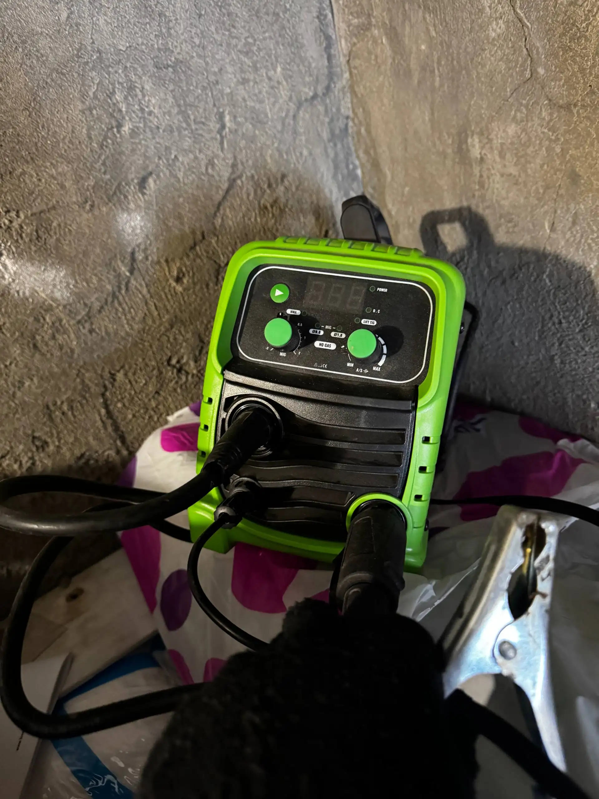 Сварочный полуавтомат с маской и бабиной - Сварочное оборудование (Готовый бизнес и оборудование) в Иркутск