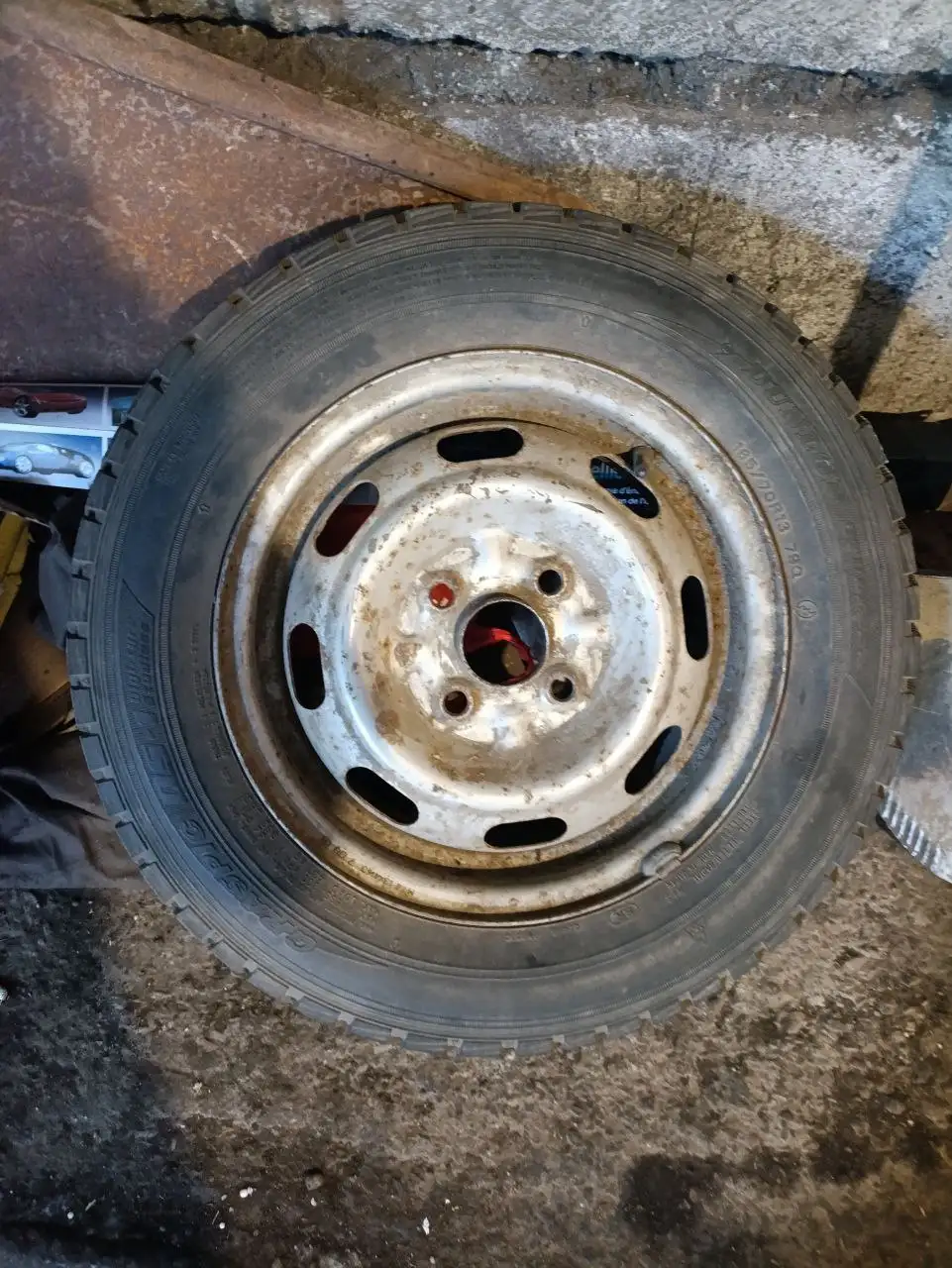 Продажа автозапчастей: запаски, шторки, аккумулятор - Автомобильные запчасти (Запчасти) в Иркутск