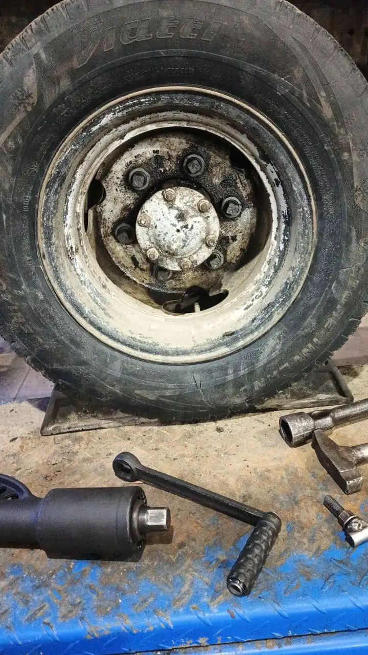 Куплю задние диски R14 шести дырые для Исудзу Эльф - Диски (Запчасти) в Иркутск