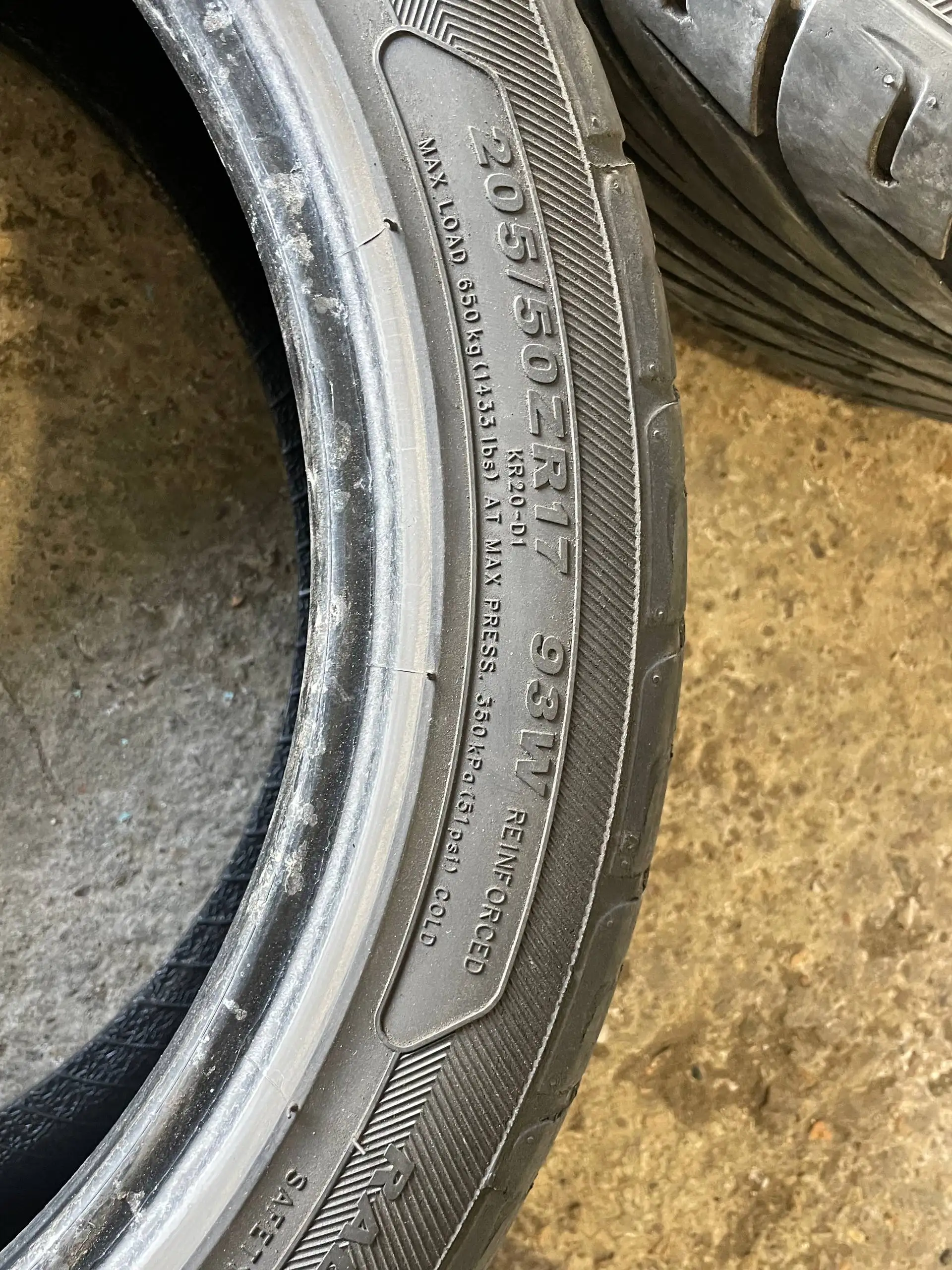 Продажа летних шин 205/55/17 - Шины и диски (Авто) в Иркутск