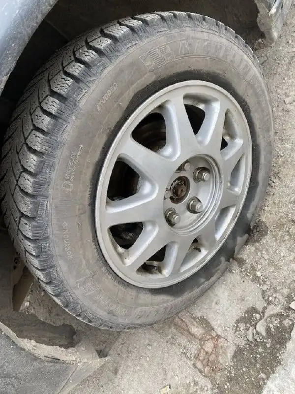 Продажа дисков с зимней резиной R15 - Запчасти (Авто) в Иркутск