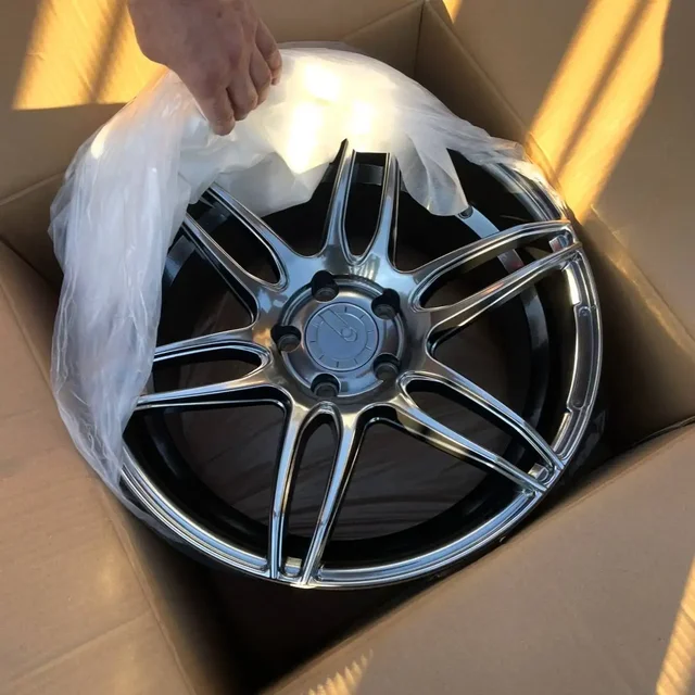 Продам комплект дисков Cosmic racing mr2 R18 с резиной Triangle Effex Sport - Магнитолы в Иркутск