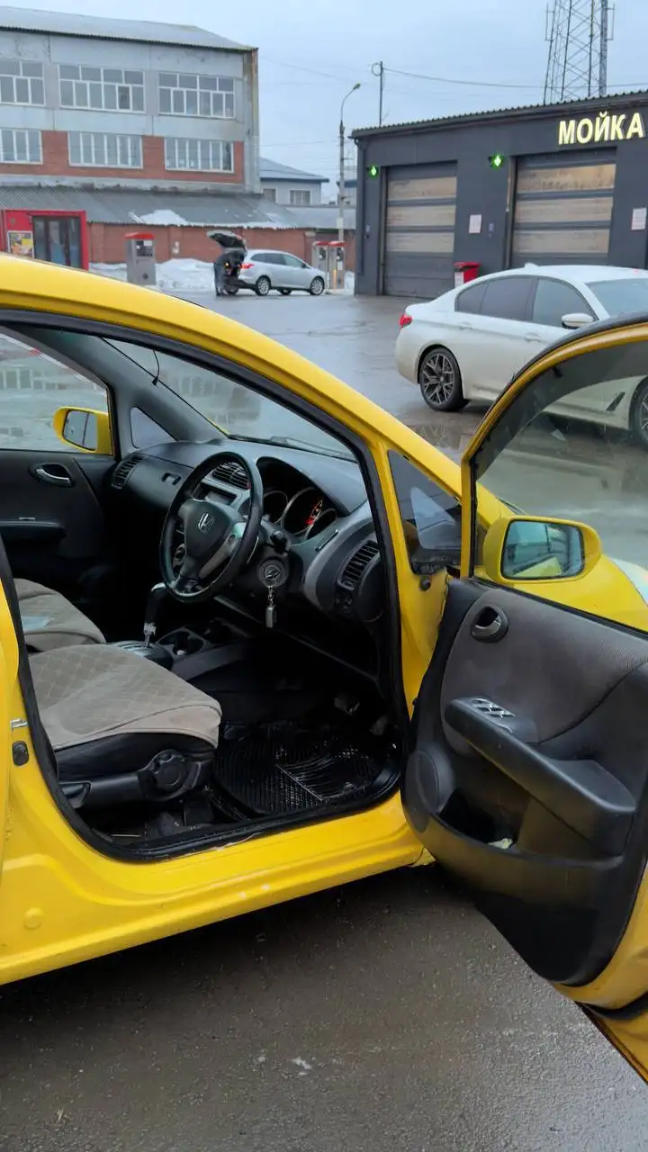 Продажа автомобиля Honda Fit 1.5 литра - Легковые автомобили (Авто) в Иркутск