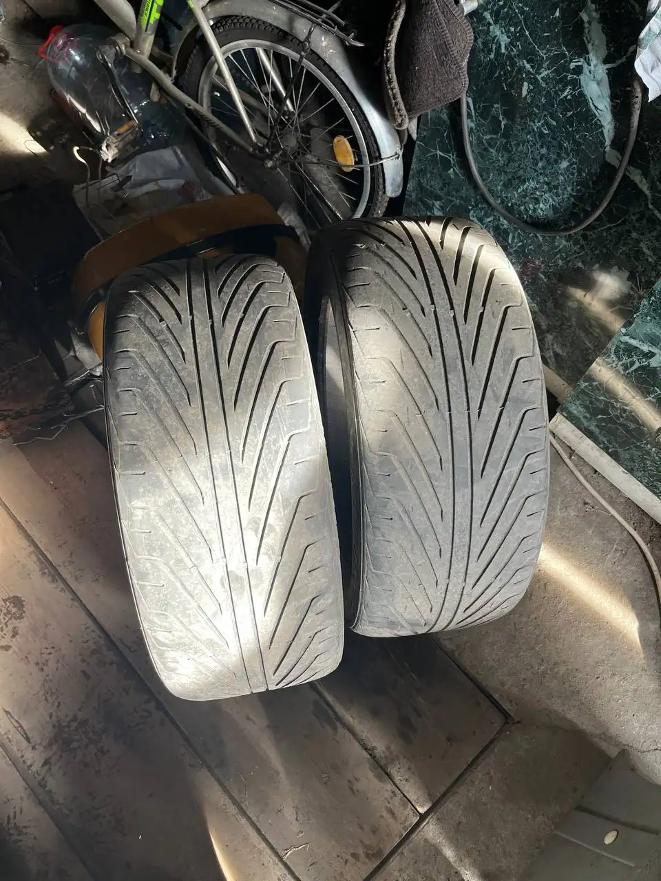 Продам 2 колеса R17 в хорошем состоянии - Запчасти (Авто) в Усолье