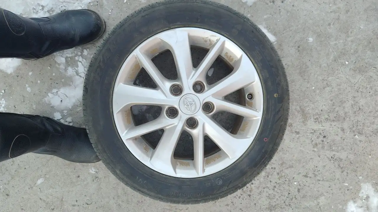 Продажа комплекта летних шин TRIANGLE SPORTEX 205/55R16 на дисках Toyota - Шины и диски (Авто) в Иркутск