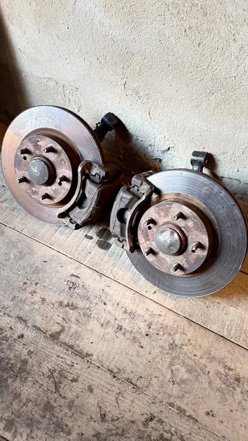 Кулаки в сборе на Лаурель 35 - Стекла автомобильные в Иркутск