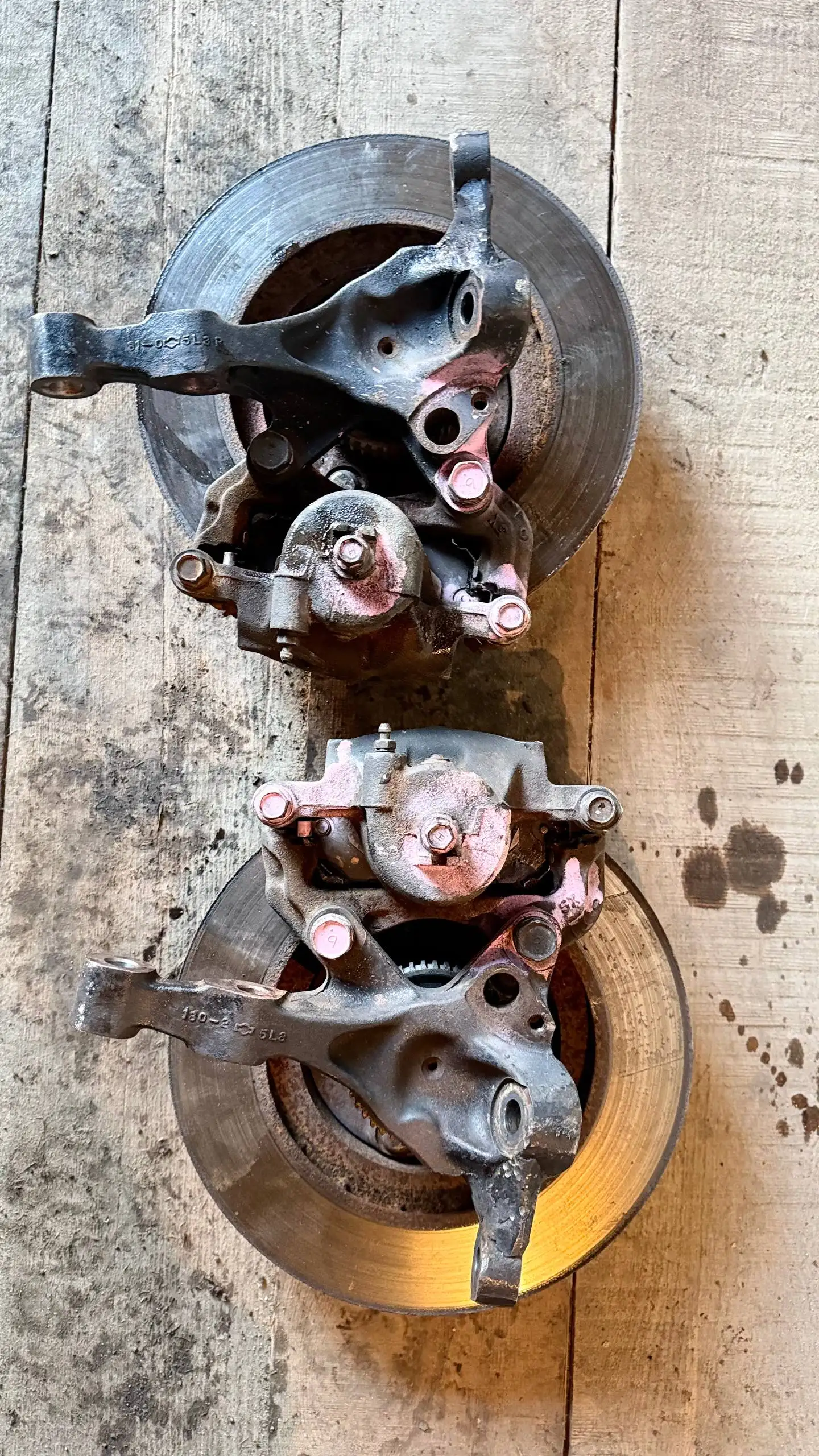 Кулаки в сборе на Лаурель 35 - Для автомобилей (Запчасти) в Иркутск