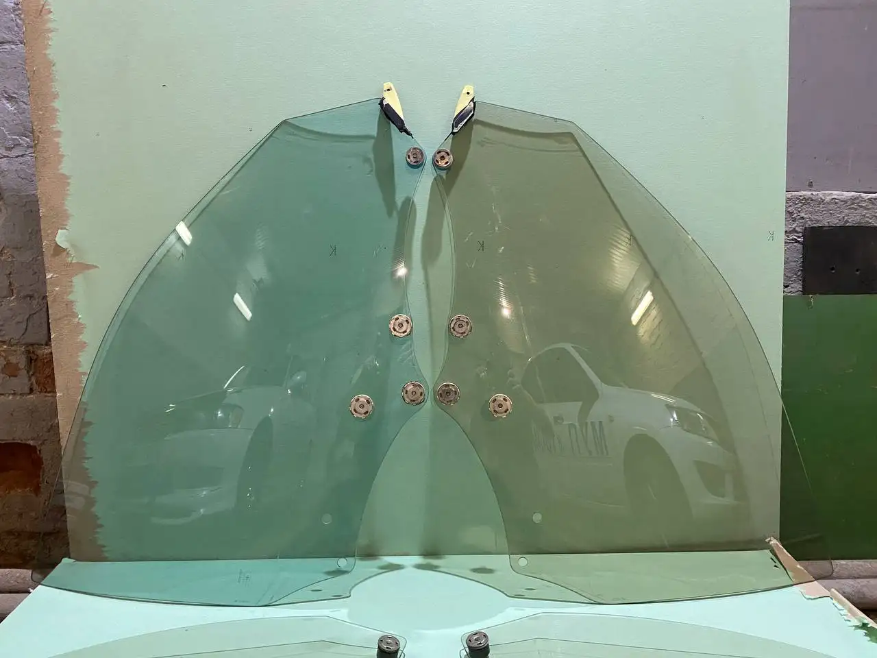 Стекло на Toyota Mark II 90 - Стекла автомобильные (Запчасти) в Иркутск