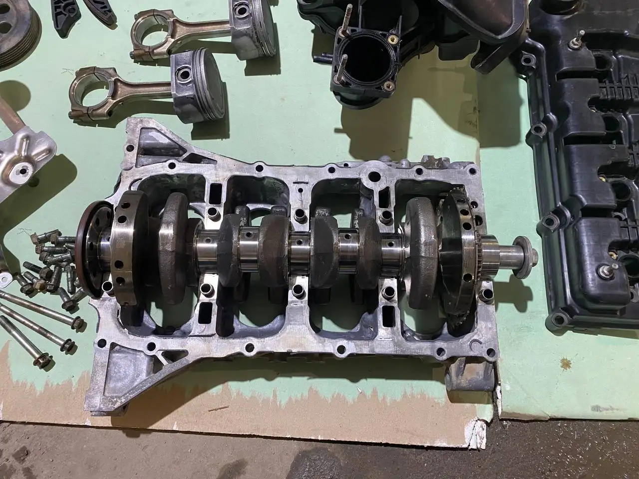 Продам коленчатый вал на Suzuki Grand Vitara 2008 года - Автомобильные запчасти (Запчасти) в Иркутск