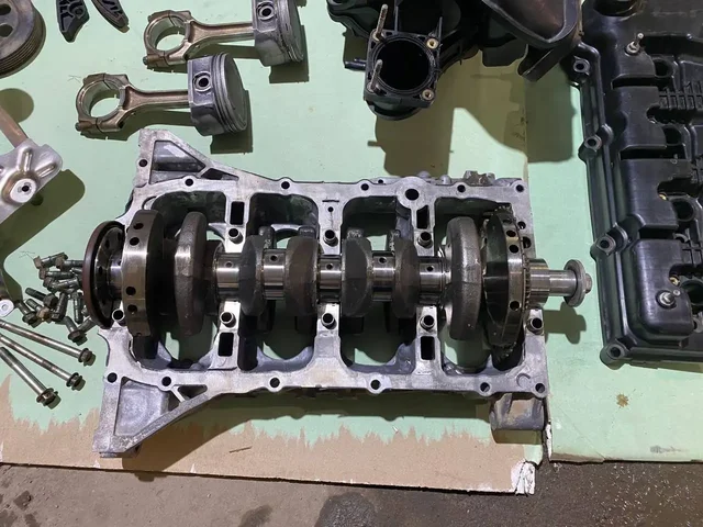 Продам коленчатый вал на Suzuki Grand Vitara 2008 года - Автомобильные запчасти в Иркутск