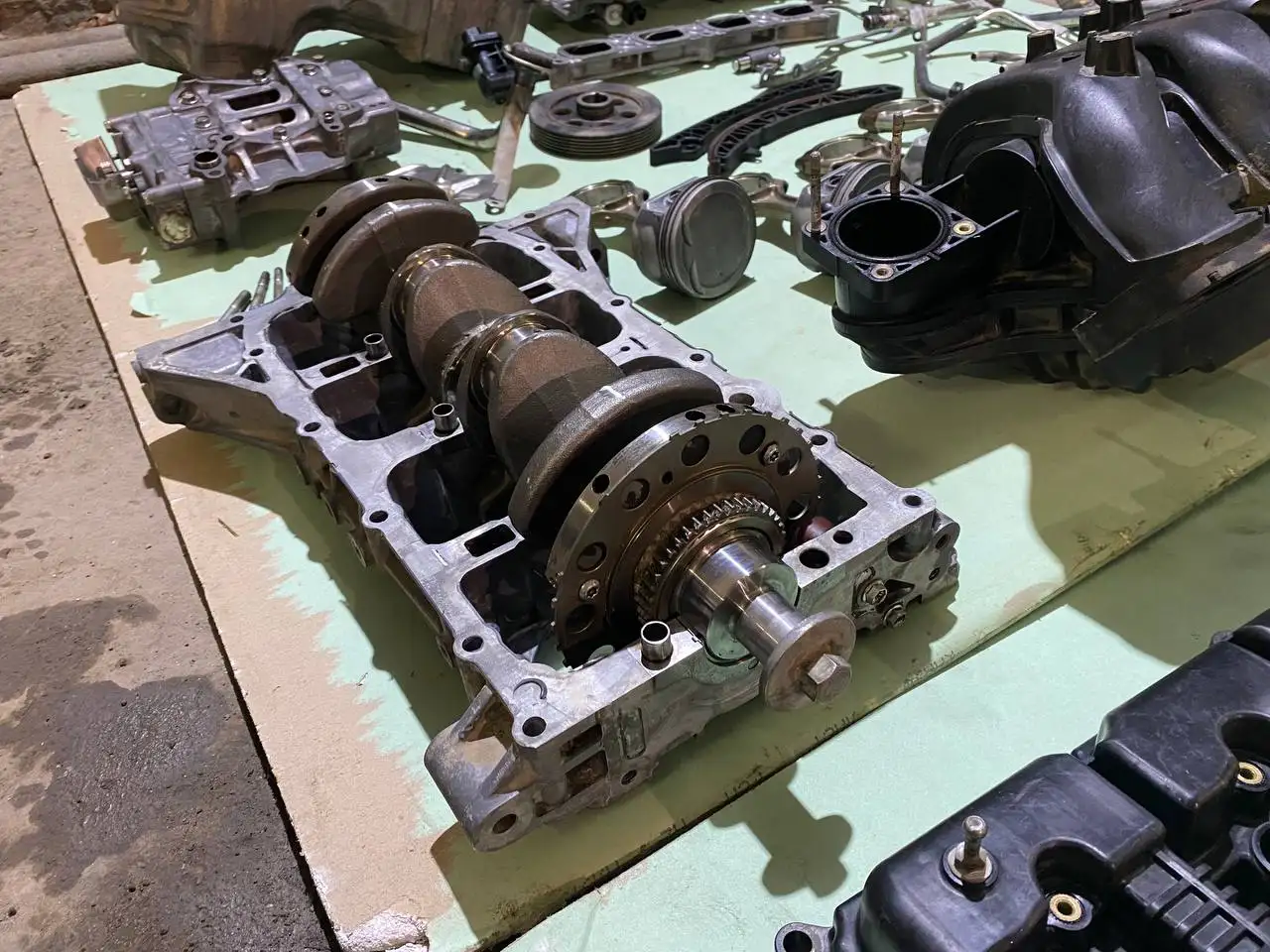 Продам коленчатый вал на Suzuki Grand Vitara 2008 года - Автомобильные запчасти (Запчасти) в Иркутск