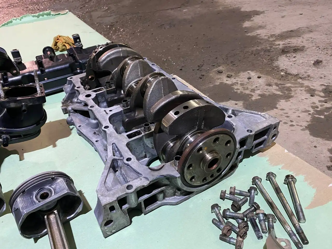 Продам коленчатый вал на Suzuki Grand Vitara 2008 года - Автомобильные запчасти (Запчасти) в Иркутск