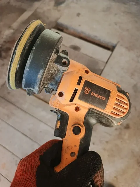 Продажа шлифмашинки, реактивных тяг ВАЗ 2107 и аккумулятора 60А в Иркутске - Радиатор в Иркутск