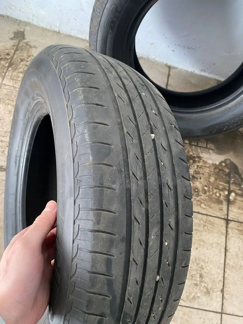 Лето бридж 185/70R14 с заплаткой и саморезом - Шины и диски (Запчасти) в Иркутск