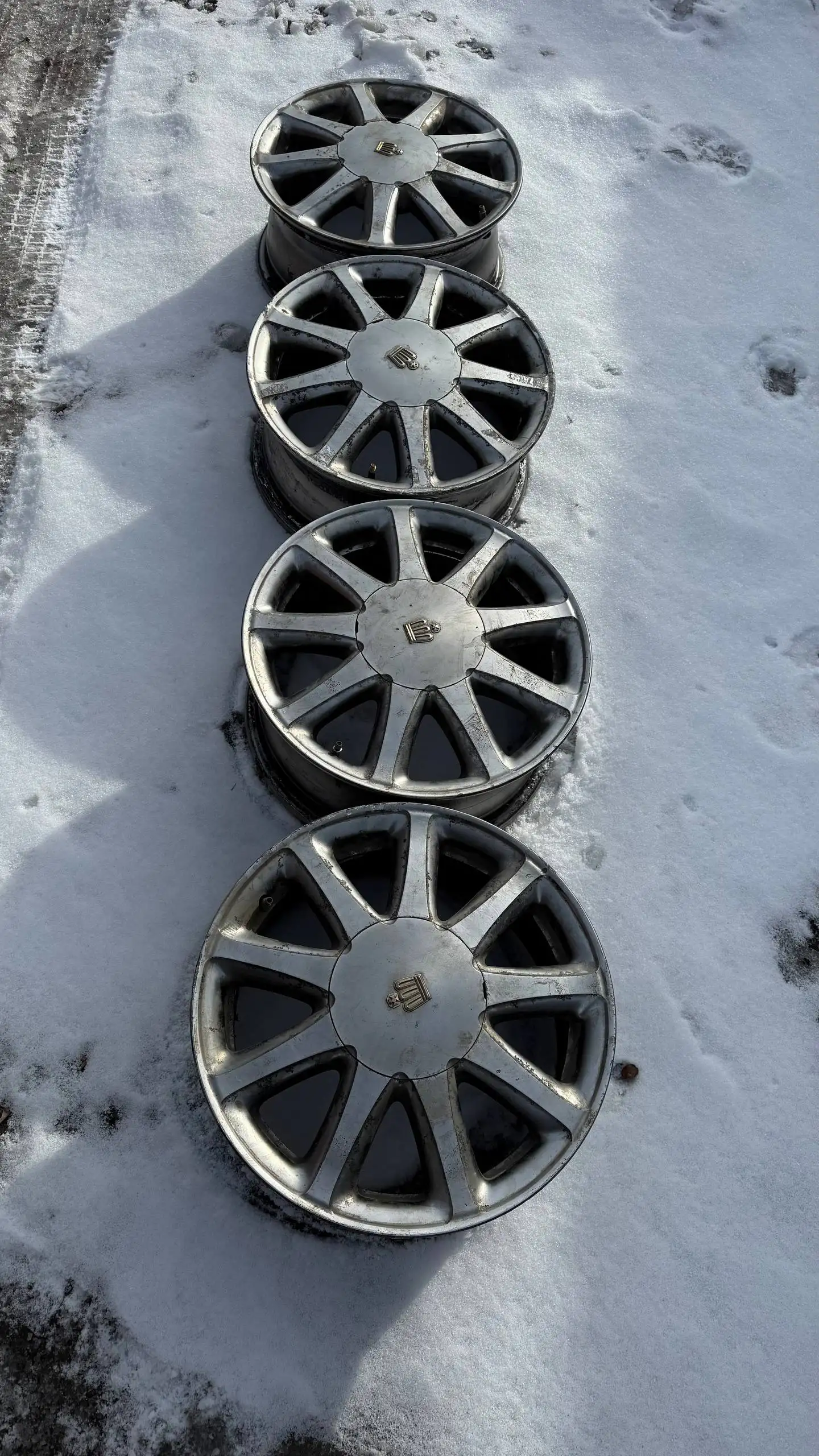 Комплект литых дисков и шин 16 диаметр - Диски и шины (Запчасти) в Иркутск