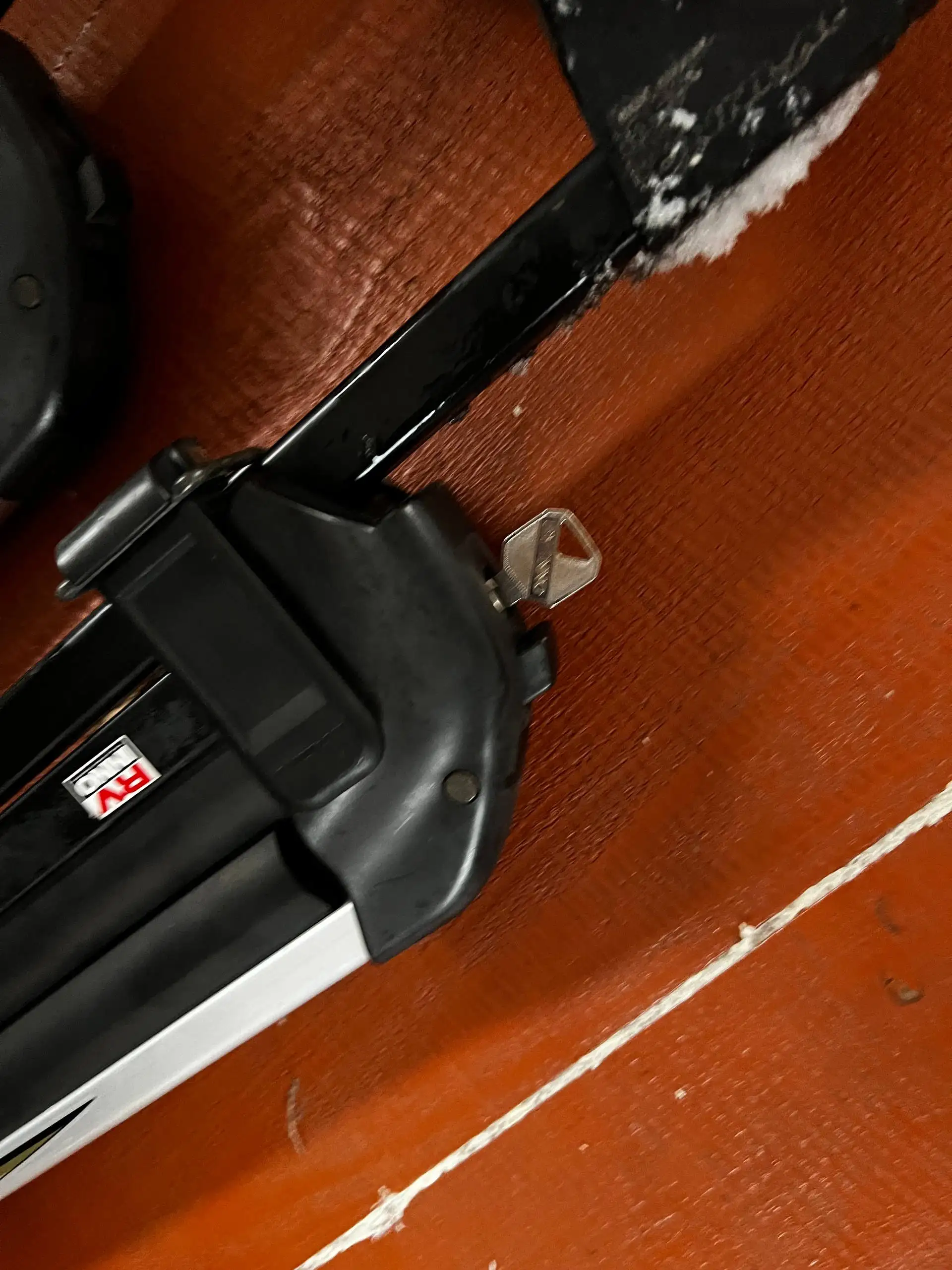 Крепления для лыж и сноуборда RV inno с ключом и резинками - Спортивный инвентарь (Хобби и отдых) в Иркутск