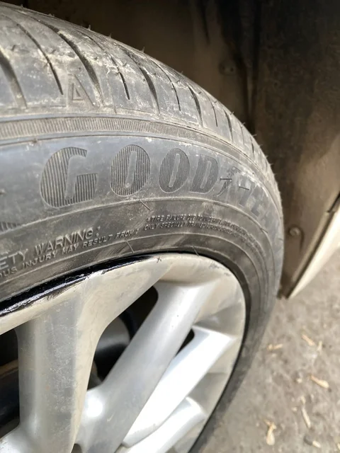 Продам оригинальный комплект дисков с резиной Good Year и Toyota R16 - Авто в Иркутск