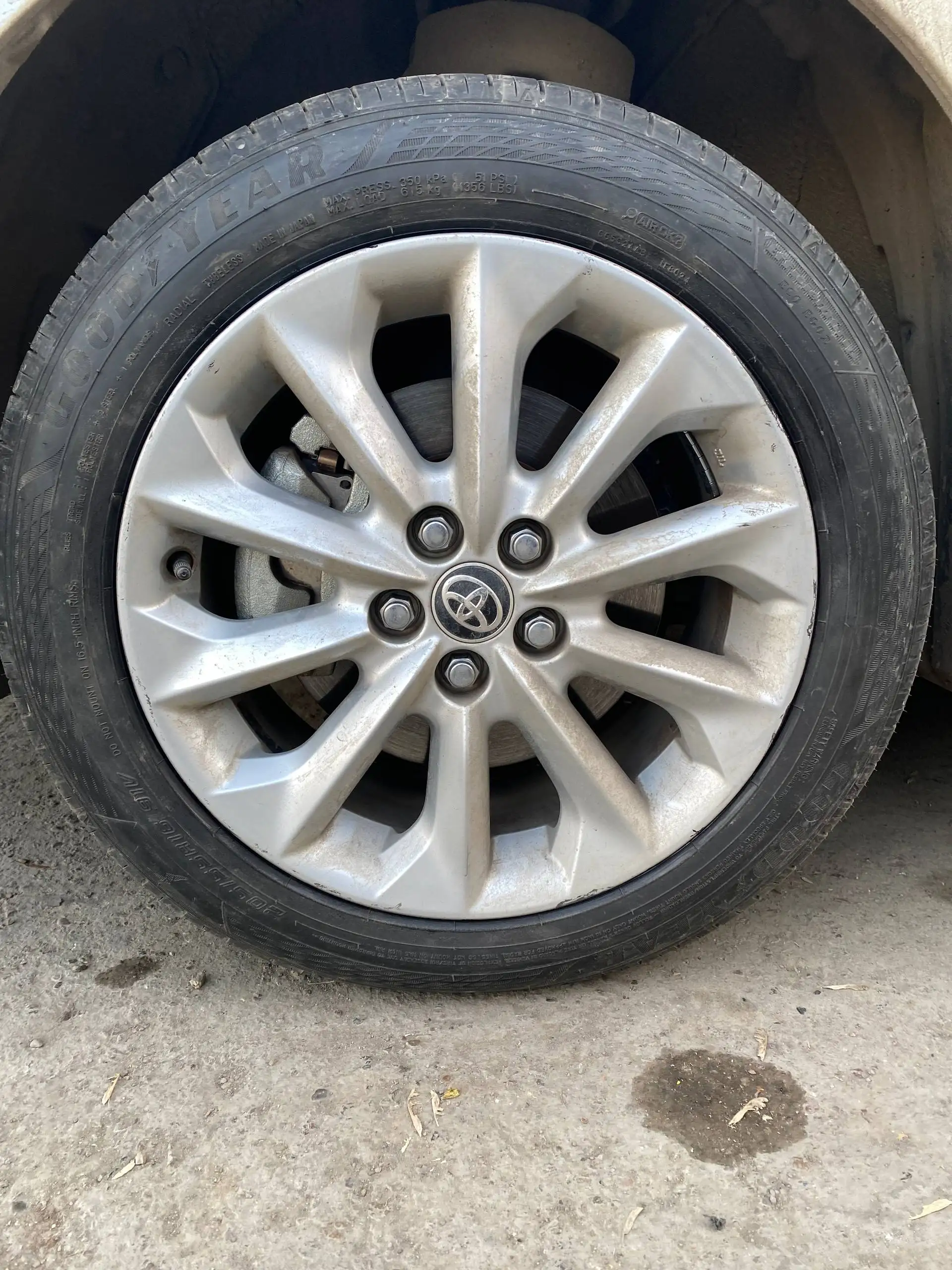 Продам оригинальный комплект дисков с резиной Good Year и Toyota R16 - Запчасти (Авто) в Иркутск