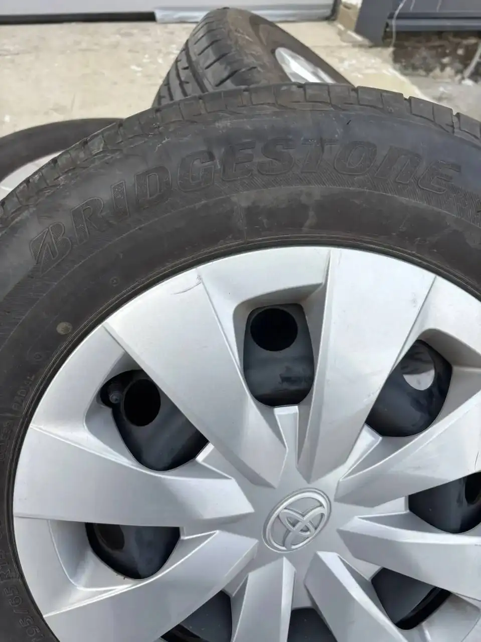 Продам колеса б/п Bridgestone Nextry Ecopia 195/65 R15 с дисками - Шины и диски (Авто) в Иркутск