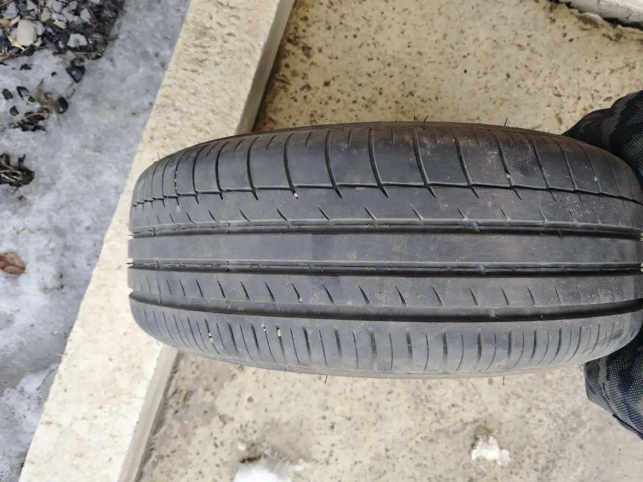 Продам комплект оригинальных дисков ТОЙОТА с шинами TRIANGLE - Запчасти (Авто) в Иркутск