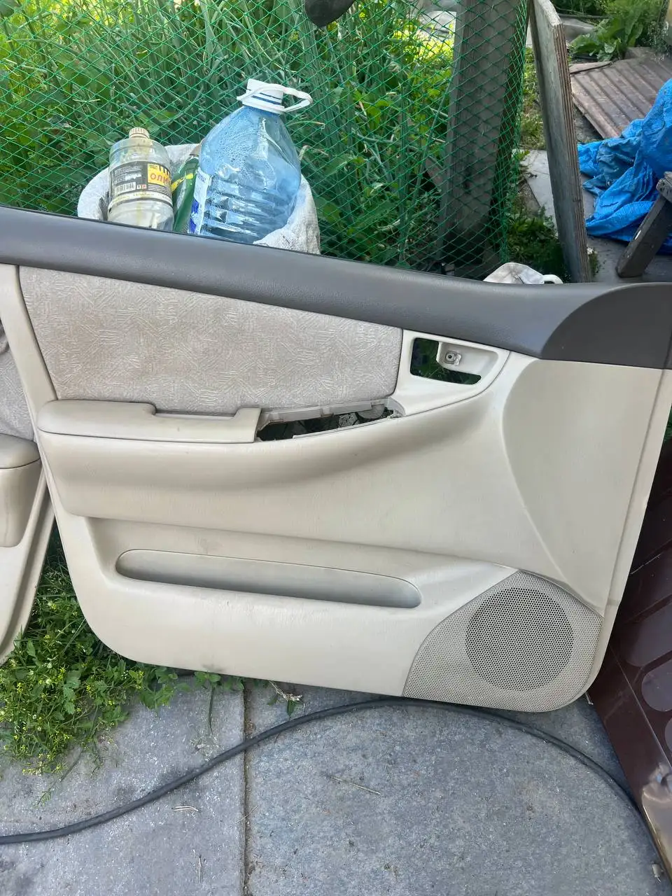 Дверные карты на Ford Fielder 2002 года - Кузовные детали (Запчасти) в Иркутск